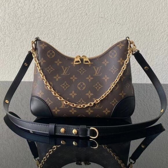 Louis Vuitton Versatile Boulogne Shoulder Bag - Picture 1 of 7